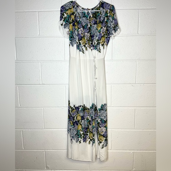 < Free People White Maxi Dress with Floral Design > - Picture 2 of 4